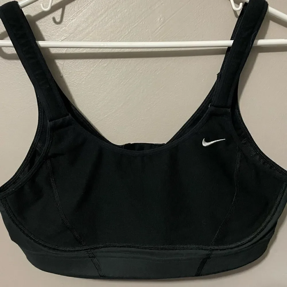 Nike dri-fit sports bra - Picture 2 of 5